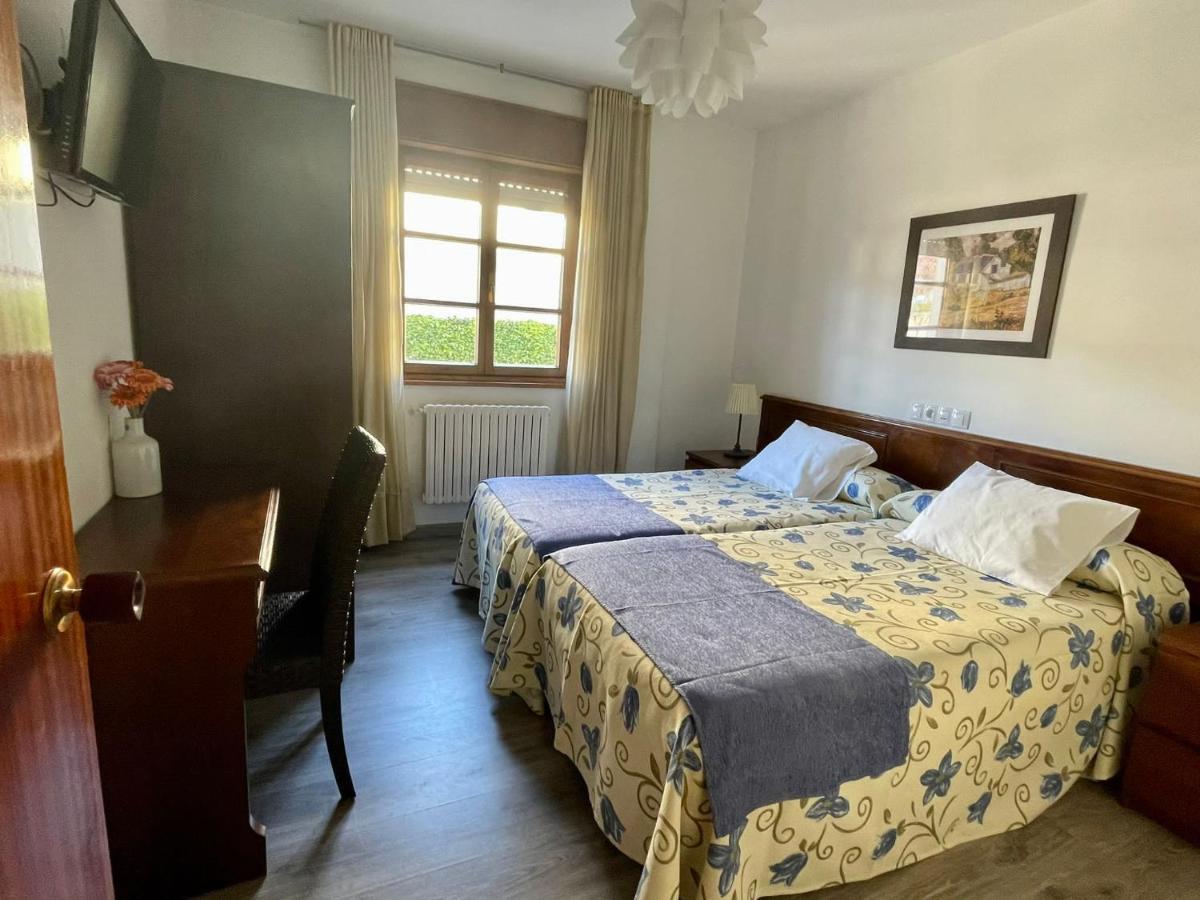 Hotel La Bilbaina De Vegadeo Dış mekan fotoğraf