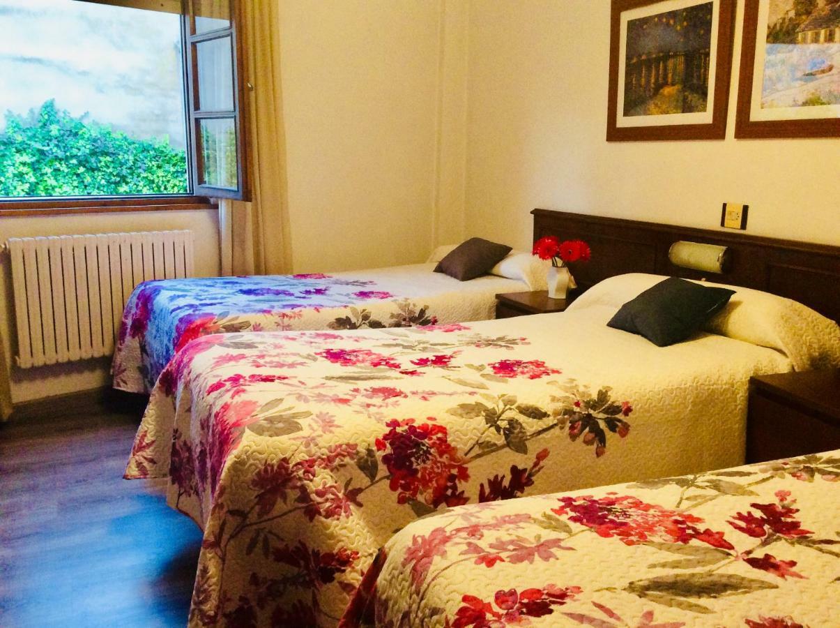 Hotel La Bilbaina De Vegadeo Dış mekan fotoğraf