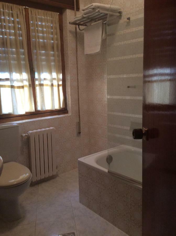 Hotel La Bilbaina De Vegadeo Dış mekan fotoğraf